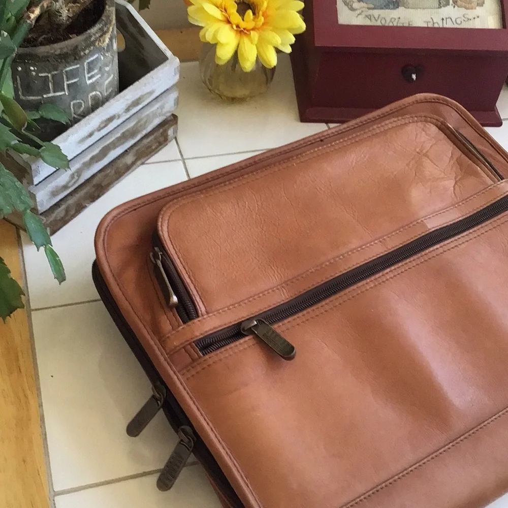Vintage ‘Avenues’ Genuine Leather Fan File Briefcase